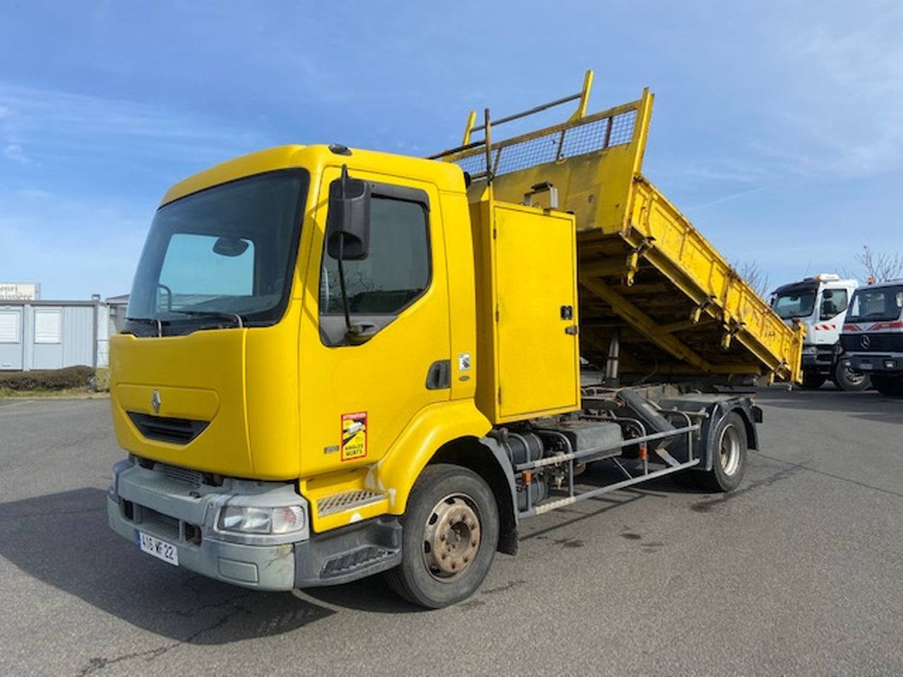 Renault vi MIDLUM 210 4x2 benne Henri Vaissière