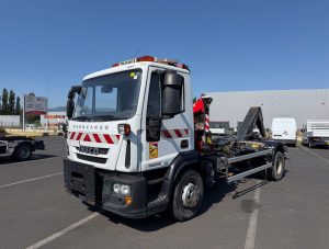 Iveco 160 E28 4x2 Ampliroll Grue